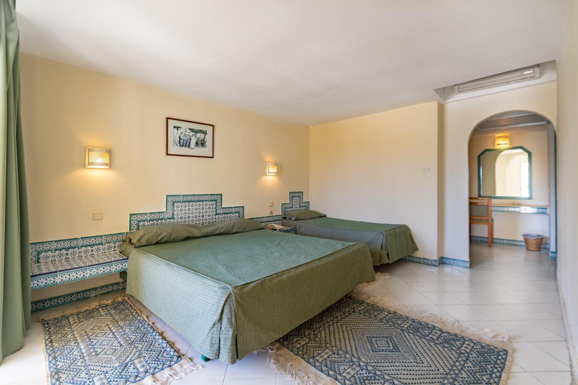 Venice Beach- Families And Couples Only Hotel