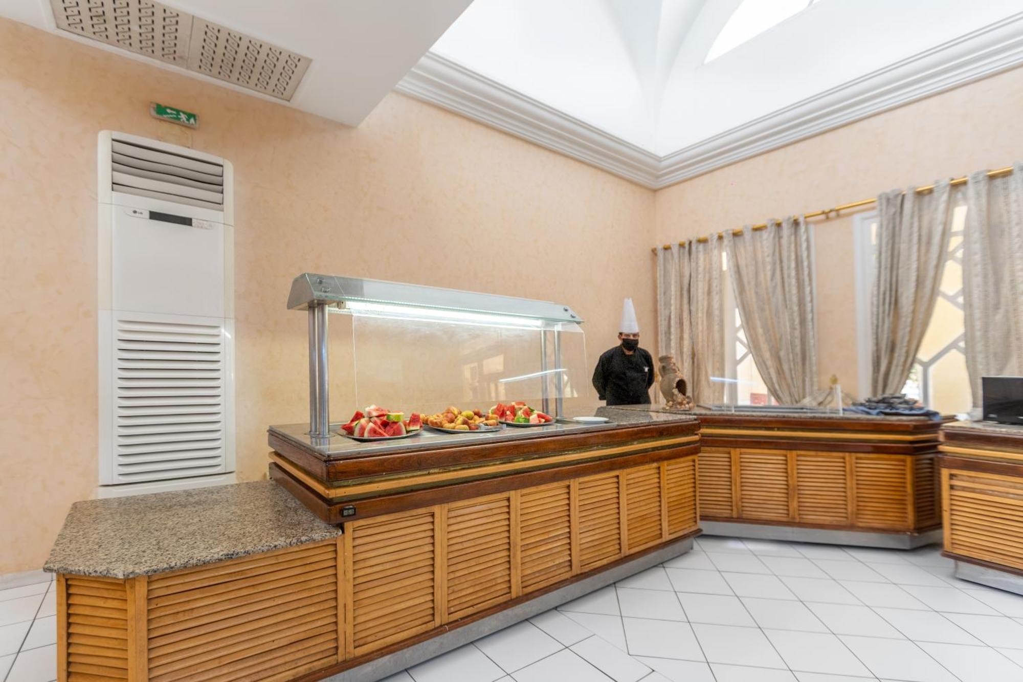 Venice Beach- Families And Couples Only Hotel